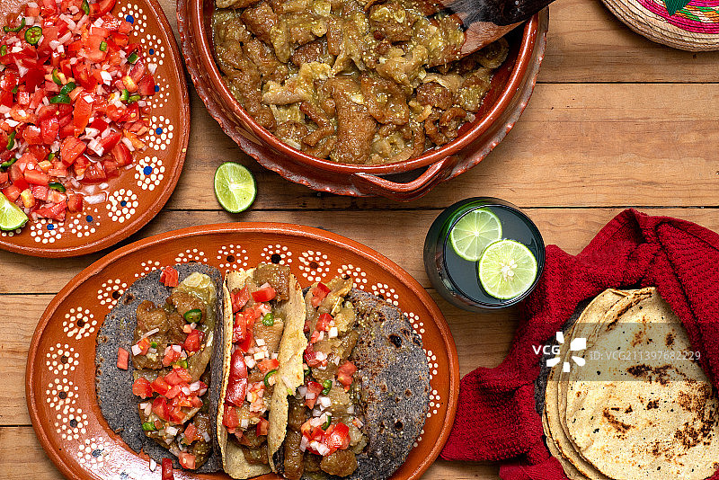 墨西哥风味青酱肉皮炸玉米饼，墨西哥科利马特色美食图片素材