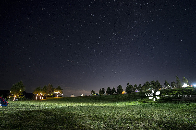湖北恩施富尔山茅古斯星空露营基地图片素材