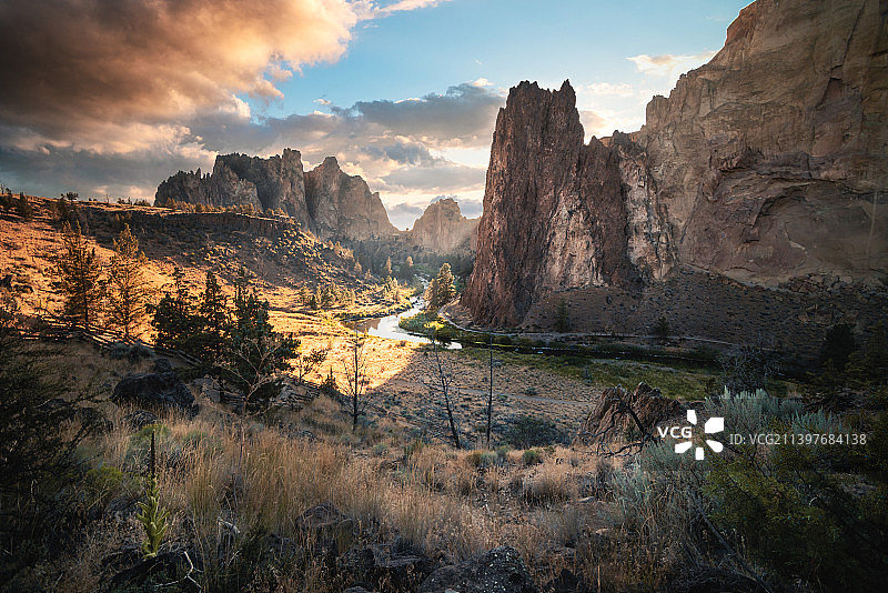 美国史密斯岩州立公园日落景观图片素材