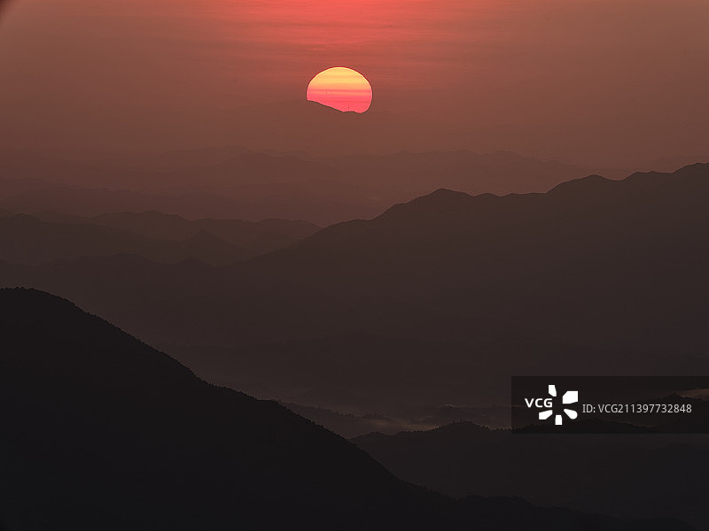 日出已过万重山图片素材