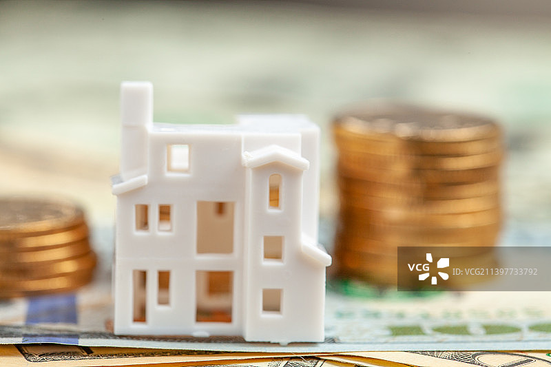 硬币房屋模型静物概念图片素材