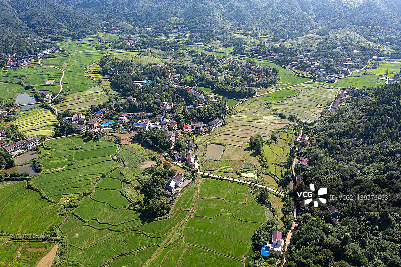 航拍湖南衡阳衡东县凤凰山风力发电厂图片素材