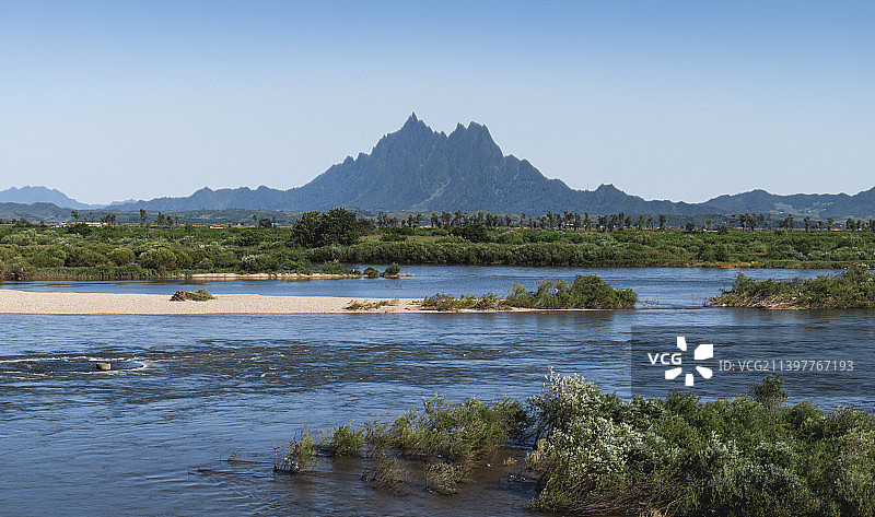 鸭绿江河畔风景图片素材