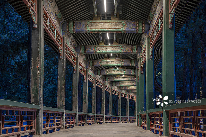 颐和园长廊夜晚灯光图片素材