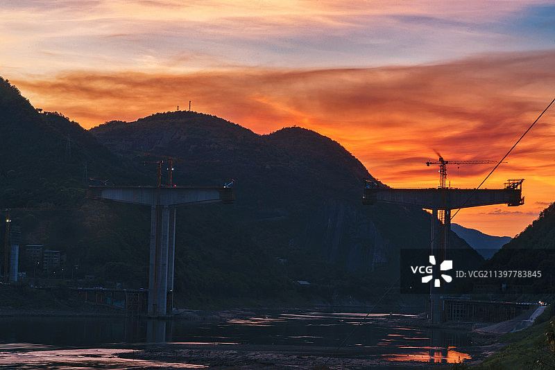 缙云山火与晚霞图片素材