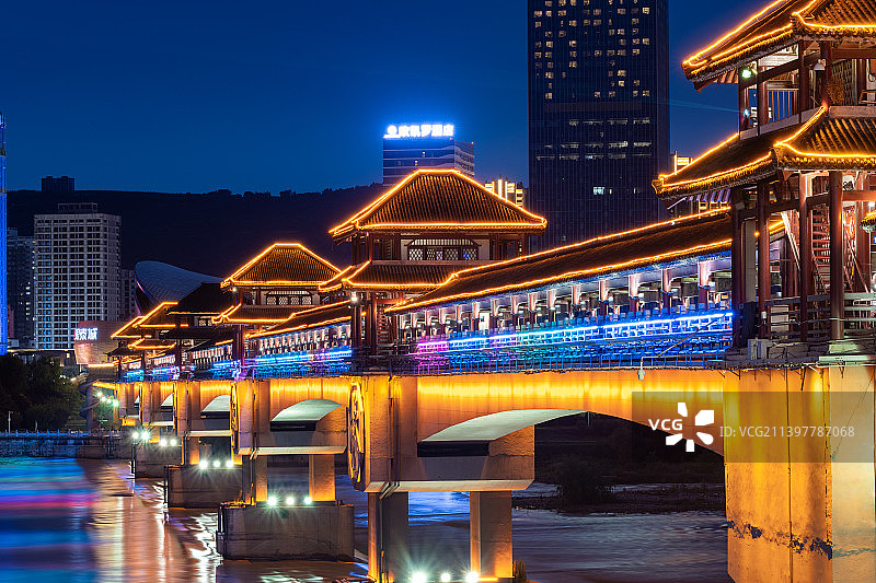 陕西宝鸡中华石鼓园的中华石鼓桥夜景图片素材
