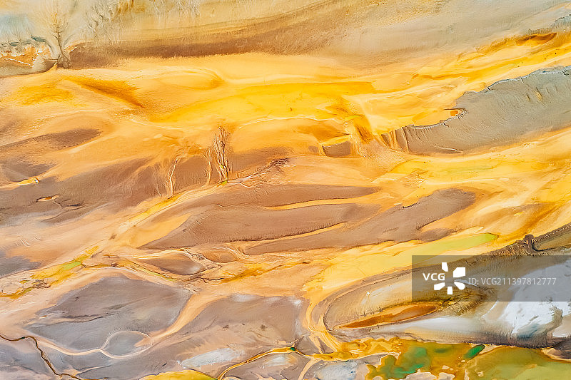 河南省洛阳市孟津济源市黄河小浪底水利枢纽上游库区黄河沙洲与滩涂冲刷出的图案航拍正上方视角图片素材