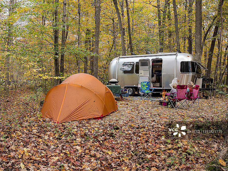家庭露营图片素材