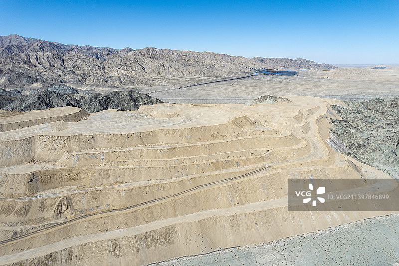 航拍视角 无人机视角 鱼卡煤矿 露天煤矿作业区 碳排放 碳达峰 碳中和 全球变暖图片素材