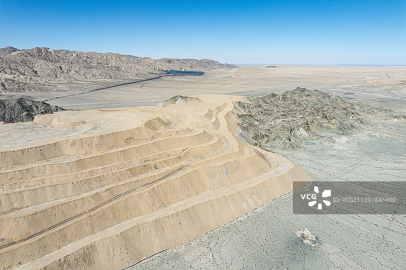 航拍视角 无人机视角 鱼卡煤矿 露天煤矿作业区 碳排放 碳达峰 碳中和 全球变暖图片素材