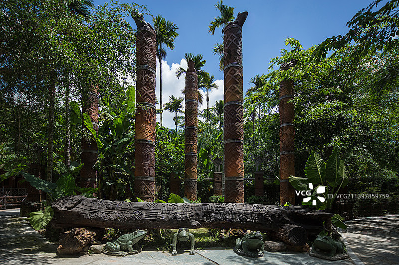 槟榔谷景区、热带雨林、非遗、海南文化、本土、黎族、槟榔树、热带、茅草屋、船型屋图片素材