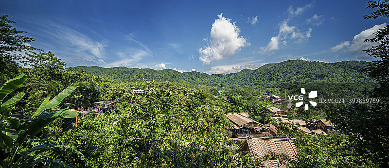 槟榔谷景区全景、热带雨林、非遗、海南文化、本土、黎族、槟榔树、热带、茅草屋、船型屋图片素材
