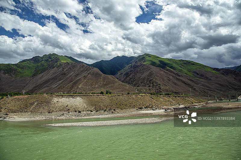 雅鲁藏布江第二大峡谷--加查峡谷又名达谷峡谷图片素材