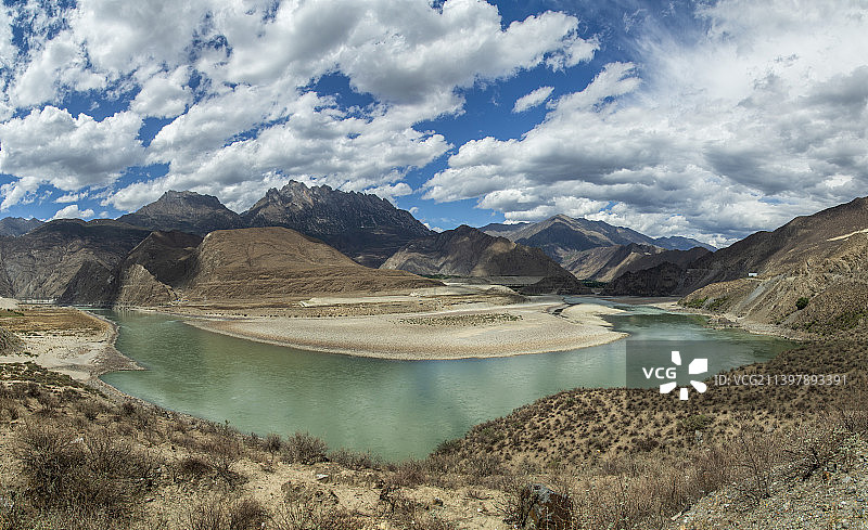 雅鲁藏布江第二大峡谷--加查峡谷又名达谷峡谷图片素材