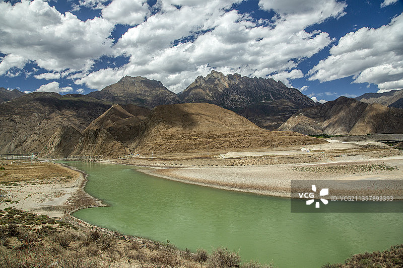 雅鲁藏布江第二大峡谷--加查峡谷又名达谷峡谷图片素材