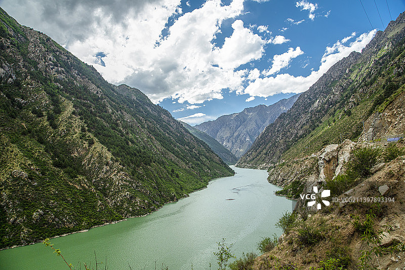 雅鲁藏布江第二大峡谷--加查峡谷又名达谷峡谷图片素材