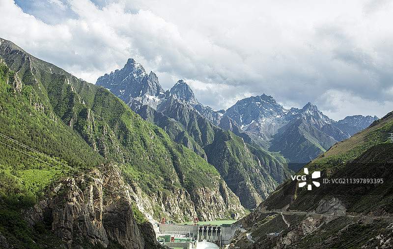 雅鲁藏布江第二大峡谷--加查峡谷又名达谷峡谷图片素材