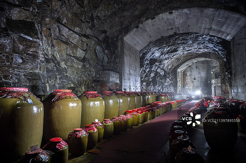 深洞里的“自家酒库”，藏在广州，产在贵州。图片素材