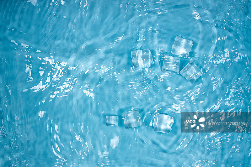 晶莹剔透的水涟漪图片素材