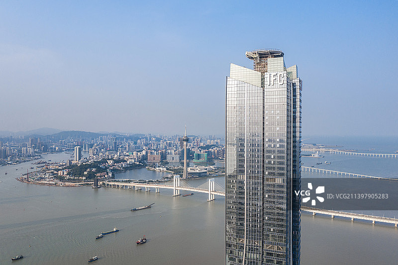 航拍珠海十字门中央商务区横琴片区地标建筑IFC横琴国际金融中心白昼风光图片素材