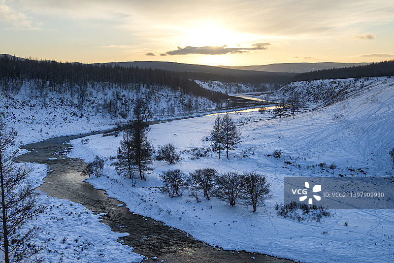 严寒下的阿尔山不冰河图片素材