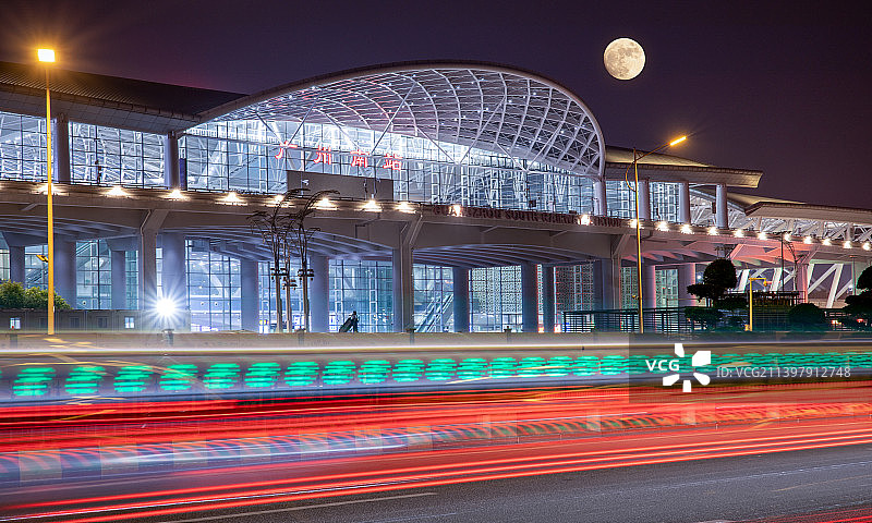 广东广州南站站前繁忙的交通图片素材