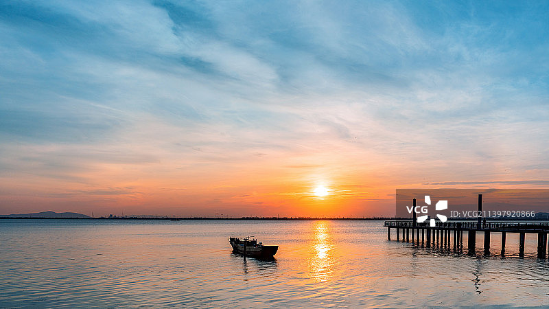江苏苏州太湖苏州湾阅湖台城市晚霞自然风景图片素材