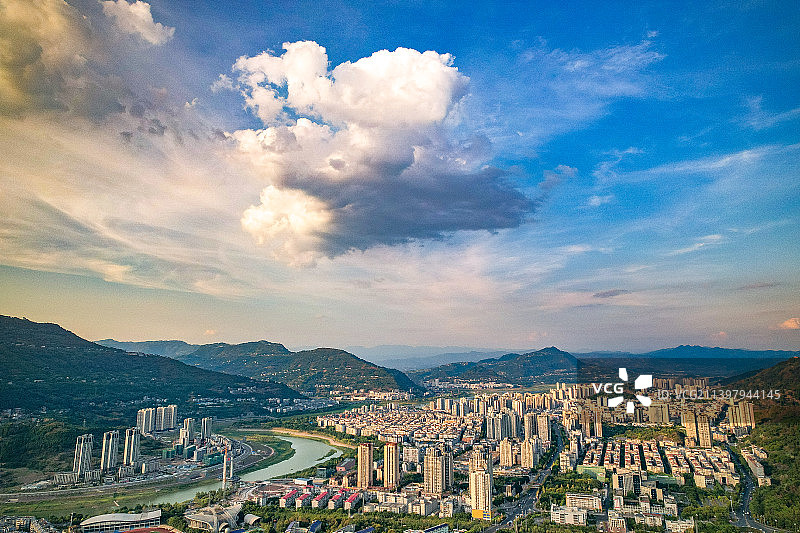 重庆开州夜景及全景图片素材