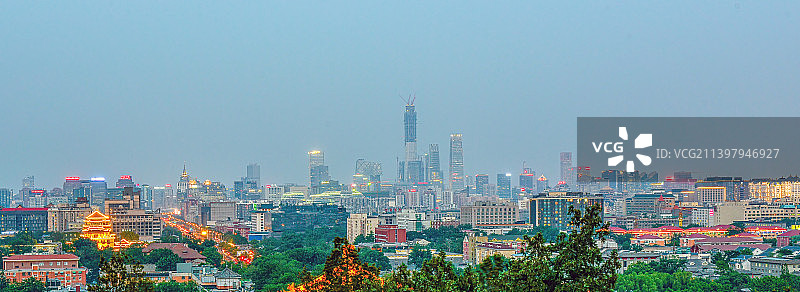 万春亭上看北京图片素材