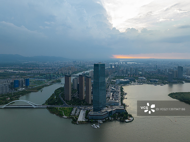 江苏省宜兴市东氿湖陶都半岛酒店航拍风光图片素材
