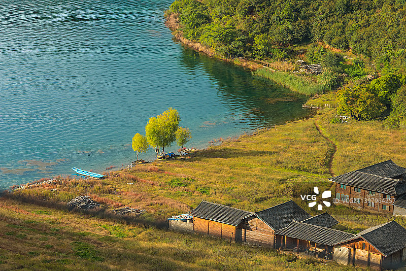 秋天的中国云南丽江泸沽湖风景图片素材