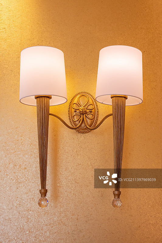 墙上的欧式壁灯特写图片素材