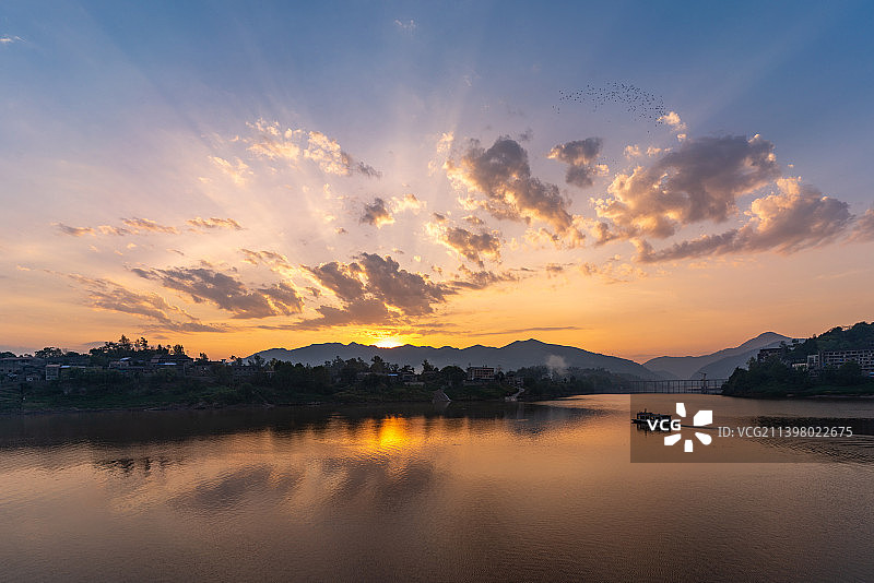 渠江晨光图片素材