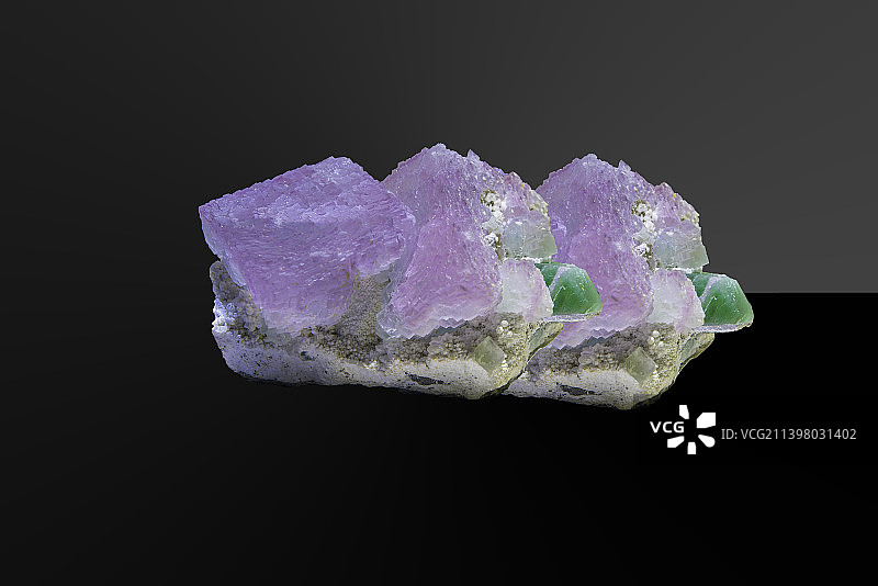 神奇的矿物世界：漂亮的萤石图片素材