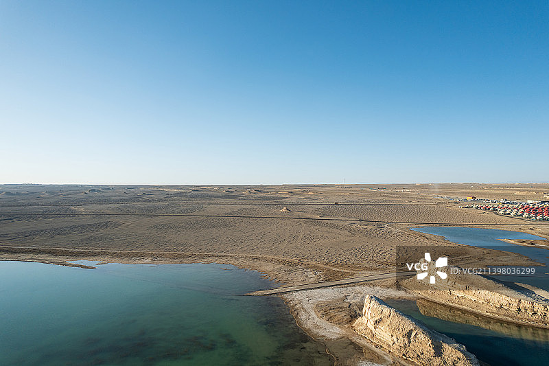 高视角无人机航拍 柴达木盆地乌素特水上雅丹图片素材