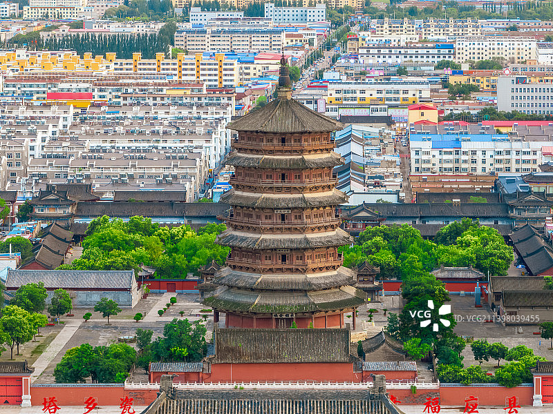 山西省朔州市辽代应县木塔夏季白天航拍风光图片素材
