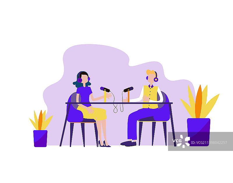 男人和女人正在录制播客图片素材