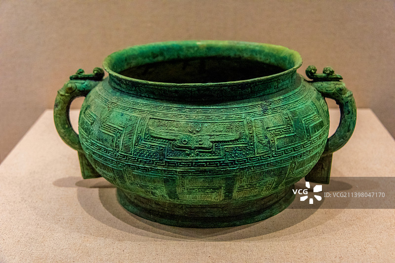 中国合肥安徽博物院馆藏春秋编织纹簋图片素材