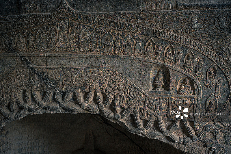 龙门石窟古阳洞图片素材