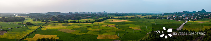 江西上饶横峰莲荷乡秋收全景图图片素材