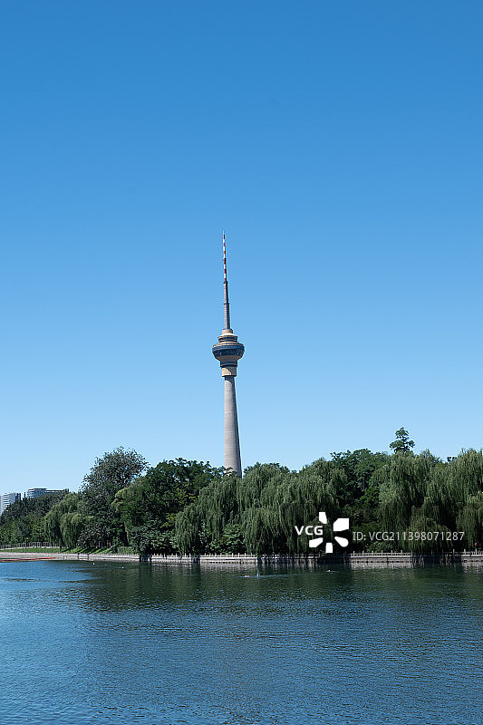 北京市海淀区玉渊潭公园看中央电视塔图片素材