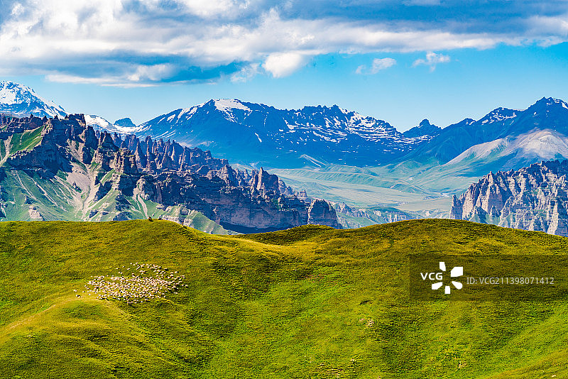 新疆巴音郭楞和静那拉提山奎克乌苏达坂天山石林图片素材