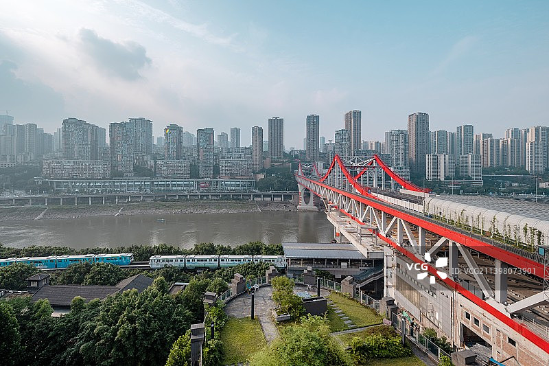 重庆城市建筑-曾家岩嘉陵江大桥图片素材