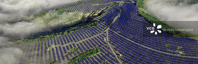 河南西部山区农村的光伏发电图片素材