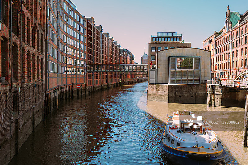 德国汉堡仓库城历史建筑与易北河，联合国世界文化遗产图片素材