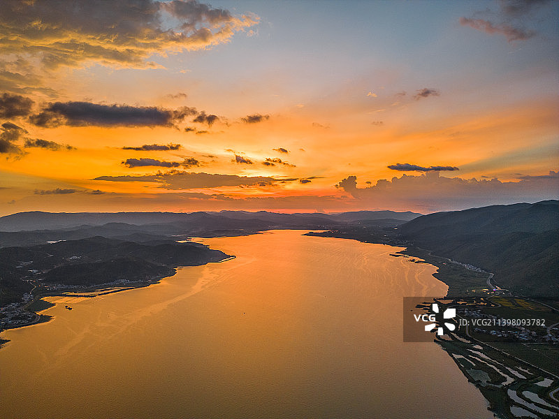 云南省红河州石屏县异龙湖晚霞图片素材