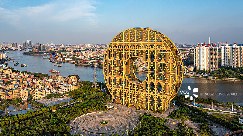 航拍广州圆大厦图片素材