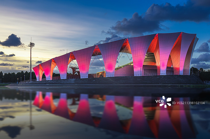 中国上海市浦东新区东方体育中心蓝调风光图片素材