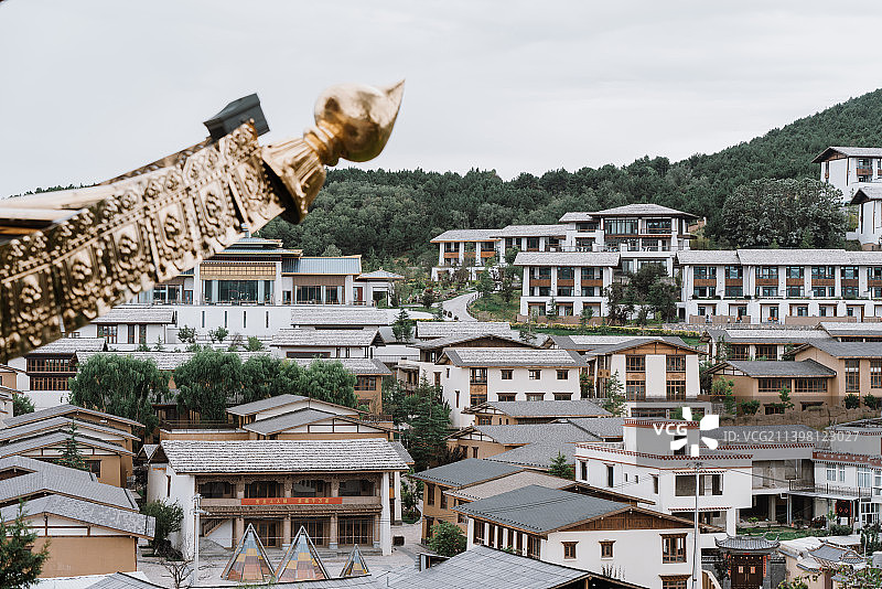 俯瞰独克宗古城图片素材