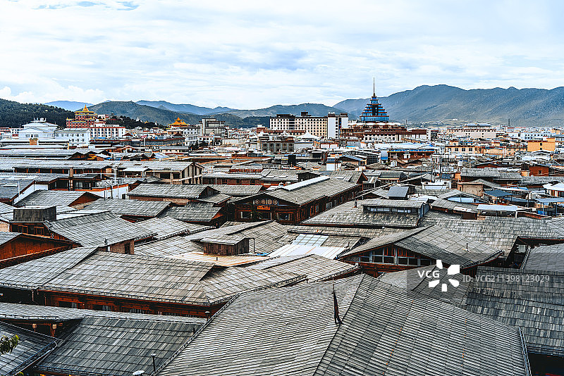 俯瞰独克宗古城图片素材